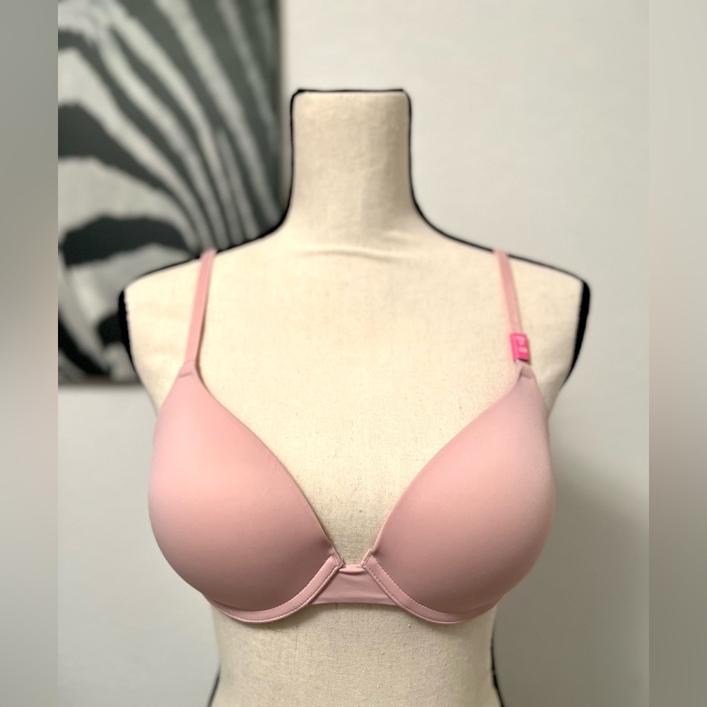 Victoria Secret Wear Everywhere Push Up bra; 32D. Brand Newt W. Tags.